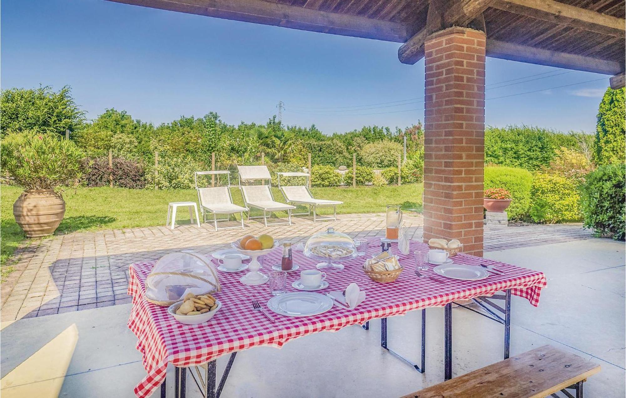 Awesome Home In Ariano Nel Polesine With Kitchen San Basilio Exteriér fotografie
