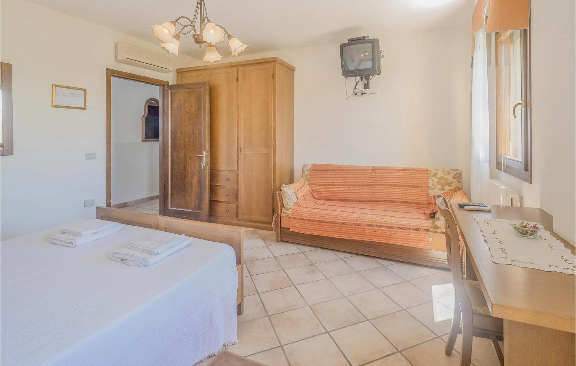 Awesome Home In Ariano Nel Polesine With Kitchen San Basilio Exteriér fotografie